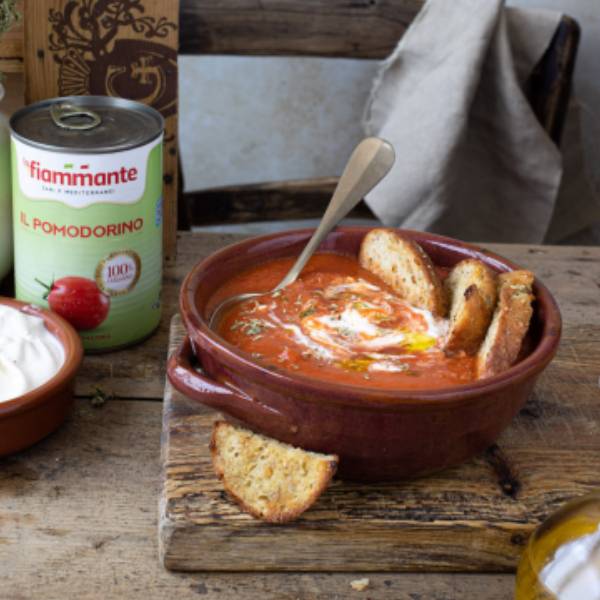 Zuppa di pomodoro con burrata
